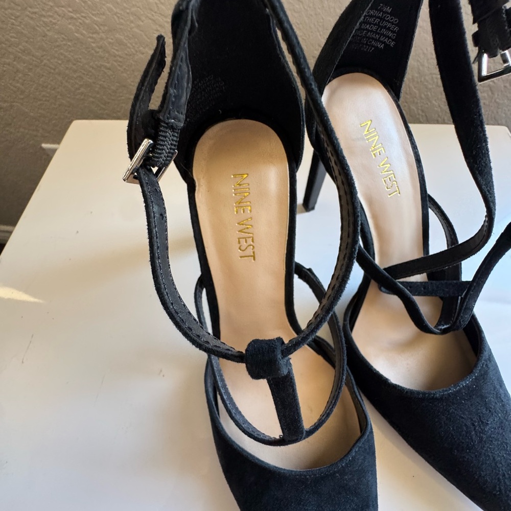 Nine West Black Strappy Heels Elegant Design